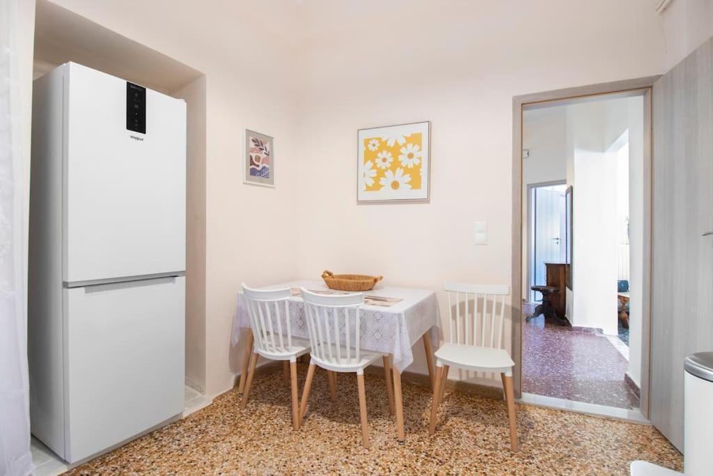 Vintage Charm Apt Near Centre Heraklion  Bagian luar foto