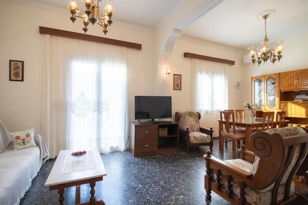 Vintage Charm Apt Near Centre Heraklion  Bagian luar foto