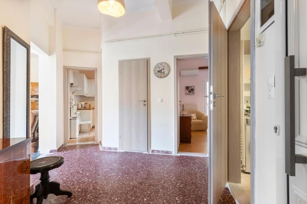Vintage Charm Apt Near Centre Heraklion  Bagian luar foto