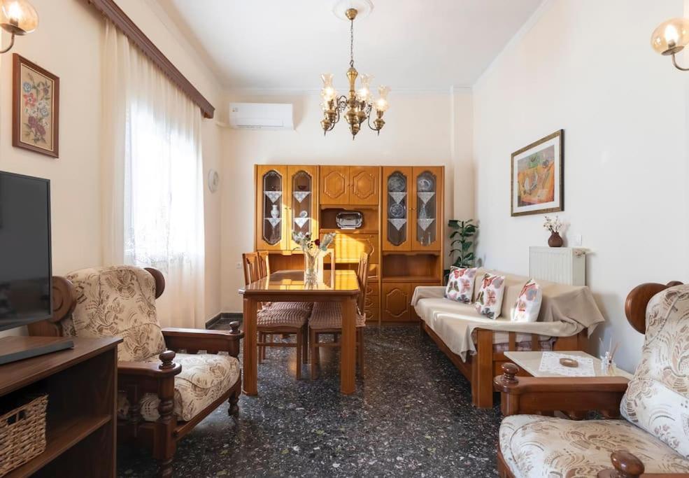 Vintage Charm Apt Near Centre Heraklion  Bagian luar foto